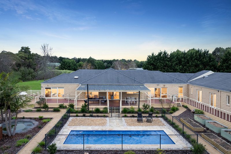 Photo - 12 Timarron Court, Langwarrin VIC 3910 - Image 6
