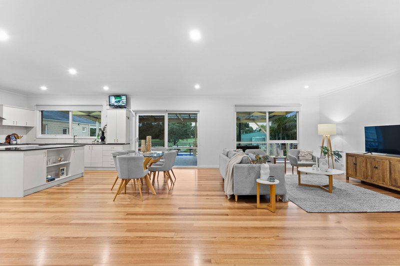 Photo - 12 Timarron Court, Langwarrin VIC 3910 - Image 9