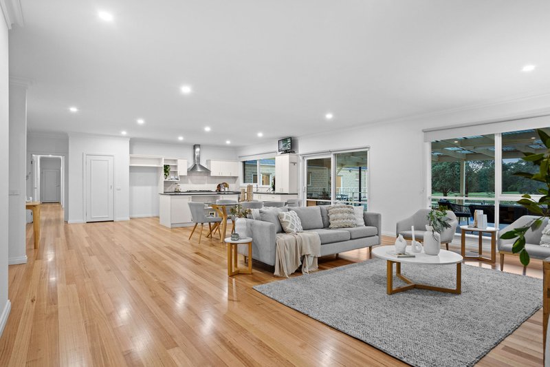 Photo - 12 Timarron Court, Langwarrin VIC 3910 - Image 11