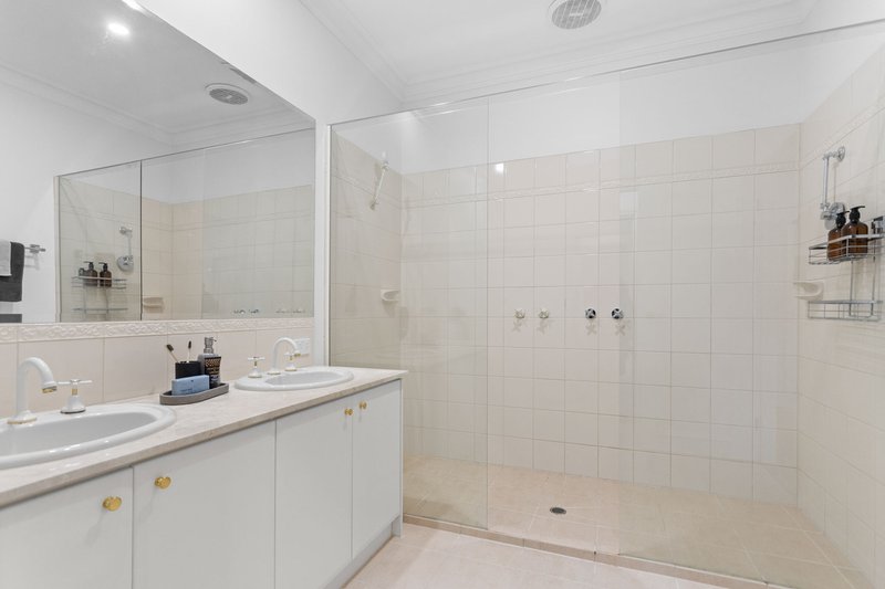 Photo - 12 Timarron Court, Langwarrin VIC 3910 - Image 18