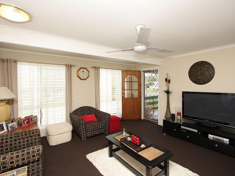 Photo - 12 Timbertop Avenue, Browns Plains QLD 4118 - Image 2