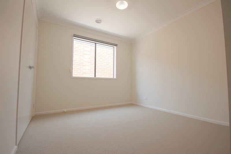 Photo - 12 Tooronga Drive, Mickleham VIC 3064 - Image 7