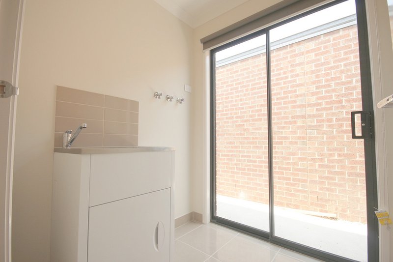 Photo - 12 Tooronga Drive, Mickleham VIC 3064 - Image 10