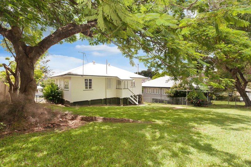 Photo - 12 Topaz Street, Holland Park QLD 4121 - Image 8