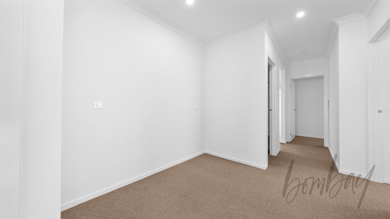 Photo - 12 Topiary Way, Donnybrook VIC 3064 - Image 11