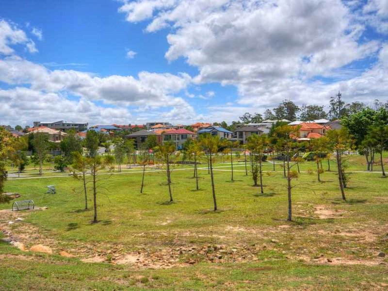 Photo - 1/2 Tourangeau Crescent, Varsity Lakes QLD 4227 - Image 4