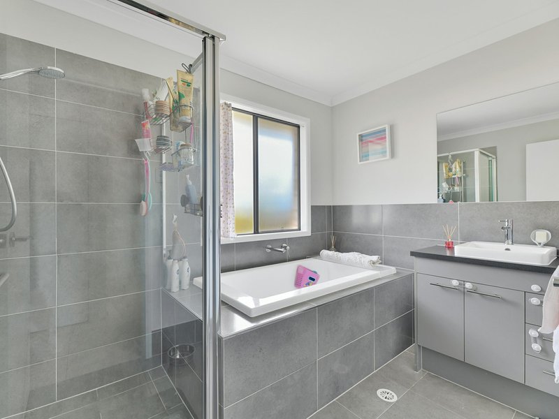 Photo - 12 Trailblazer Drive, Flagstone QLD 4280 - Image 5