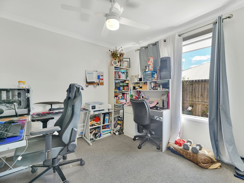 Photo - 12 Trailblazer Drive, Flagstone QLD 4280 - Image 17