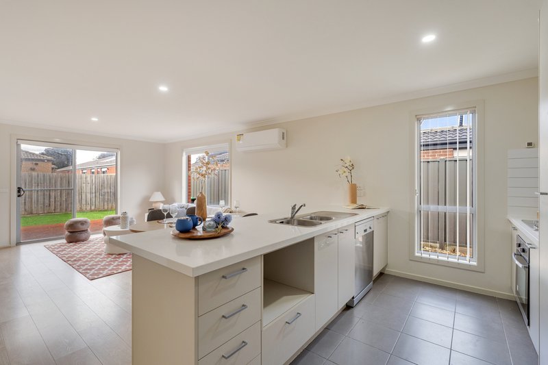 Photo - 12 Treeviolet Lane, Wallan VIC 3756 - Image 11
