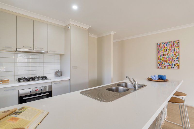 Photo - 12 Treeviolet Lane, Wallan VIC 3756 - Image 12