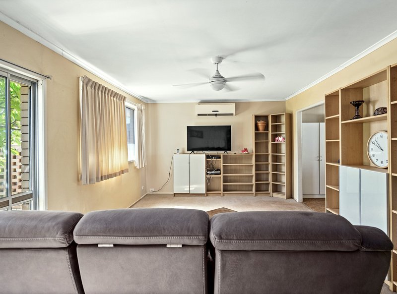Photo - 12 Trousdell Court, Rockville QLD 4350 - Image 5