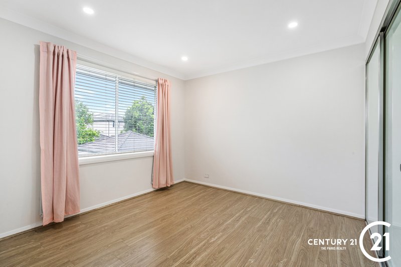 Photo - 12 Truscott Avenue, Middleton Grange NSW 2171 - Image 13