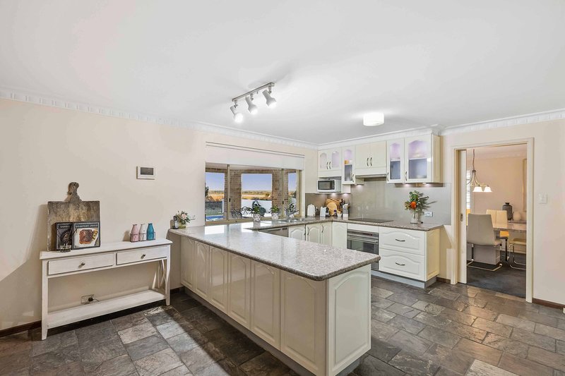 Photo - 12 Tulloch Court, Jandabup WA 6077 - Image 11