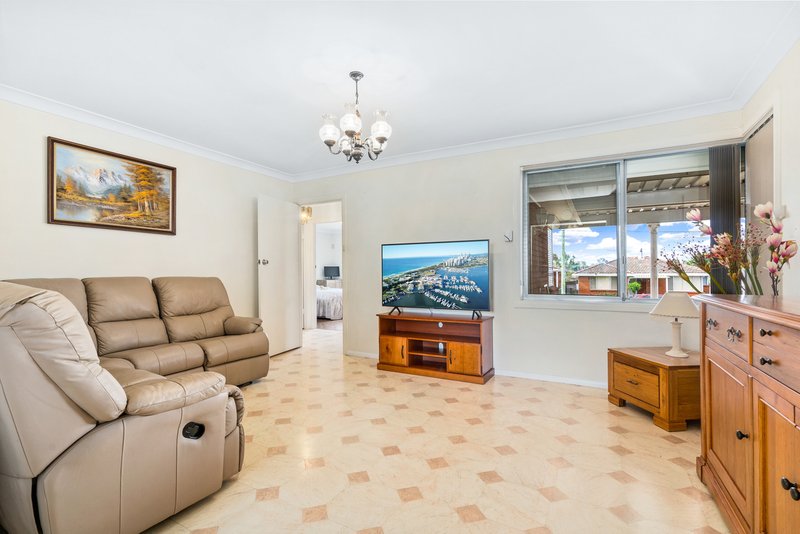 Photo - 12 Tyrell Crescent, Fairfield West NSW 2165 - Image 10