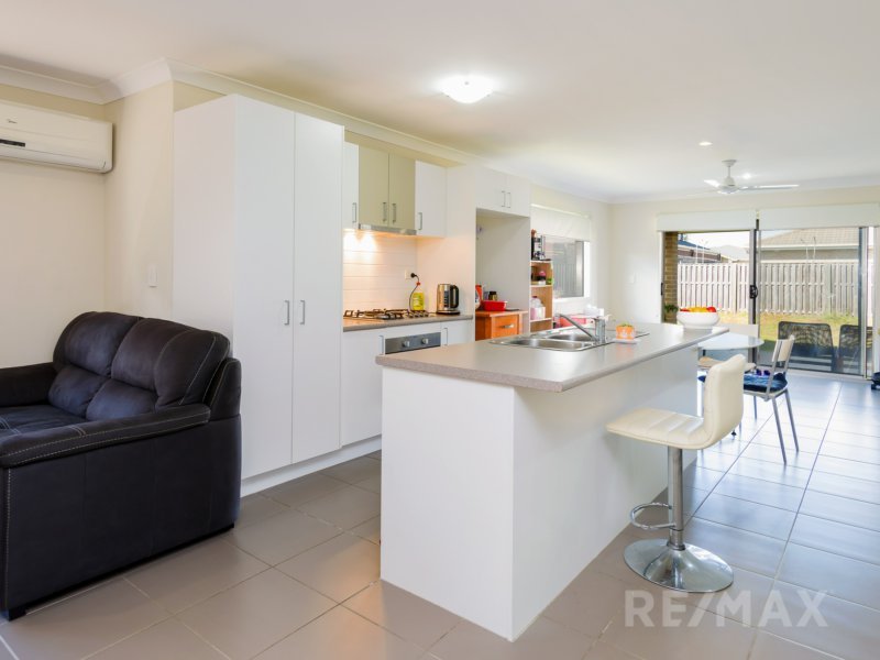 Photo - 12 Undarra St. , Pimpama QLD 4209 - Image 4