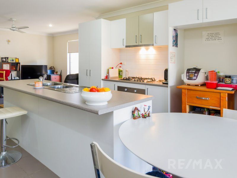 Photo - 12 Undarra St. , Pimpama QLD 4209 - Image 5