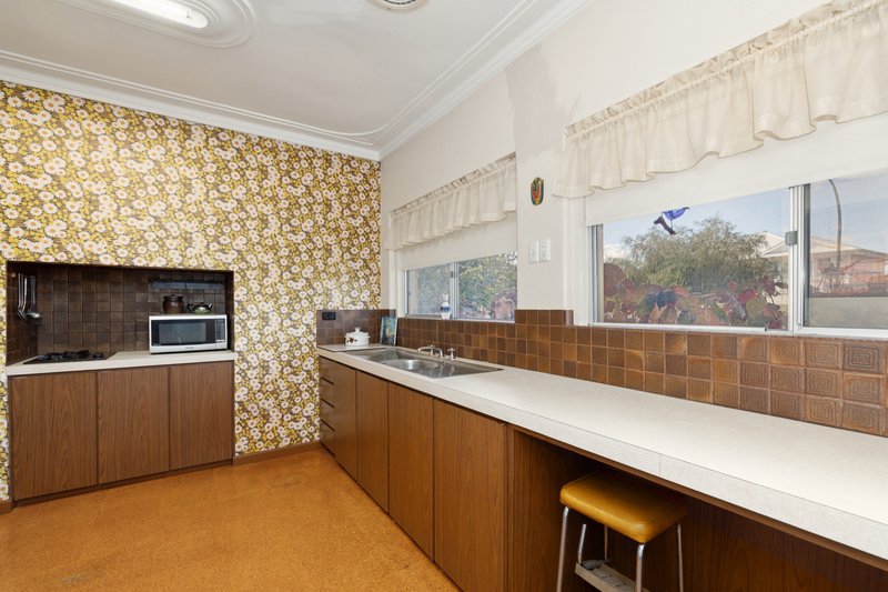 Photo - 12 Unwin Crescent, Salter Point WA 6152 - Image 2