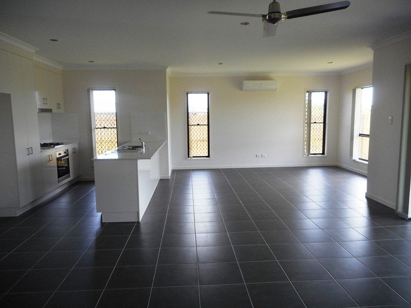 Photo - 12 Varsity Crescent, Norman Gardens QLD 4701 - Image 2