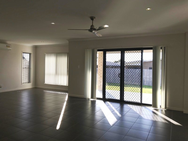 Photo - 12 Varsity Crescent, Norman Gardens QLD 4701 - Image 3