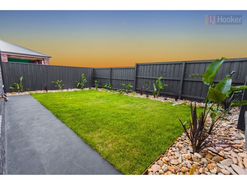 Photo - 12 Veneto Grove, Greenvale VIC 3059 - Image 22