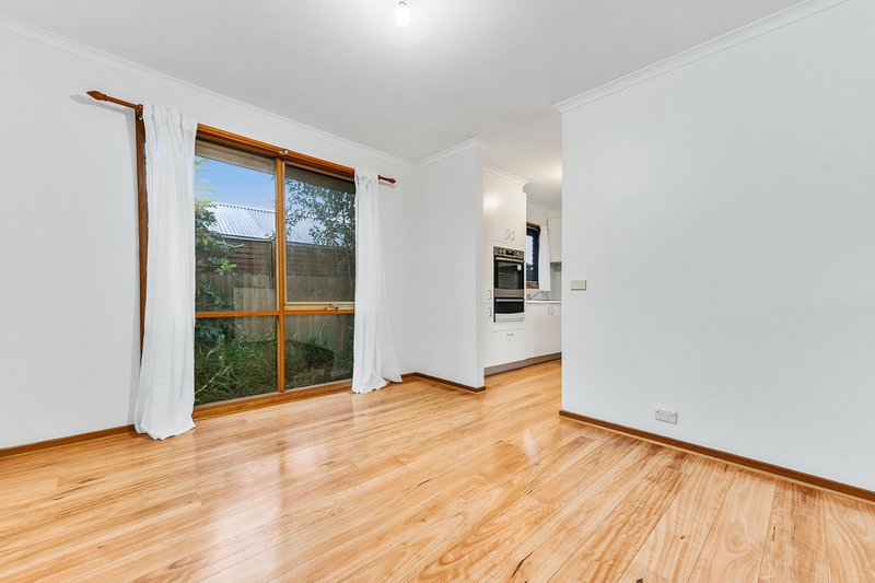 Photo - 12 Versailles Place, Narre Warren VIC 3805 - Image 9