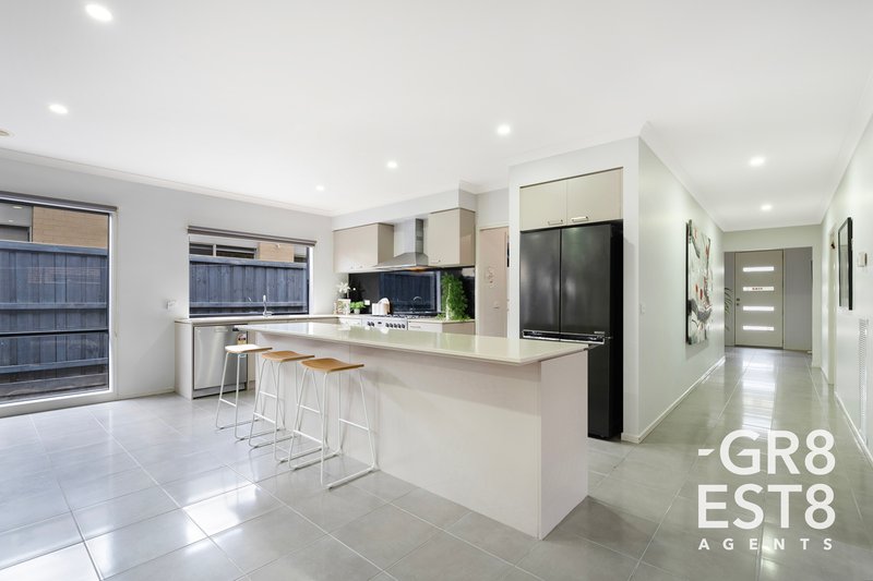 Photo - 12 Verve Circuit, Cranbourne West VIC 3977 - Image 3