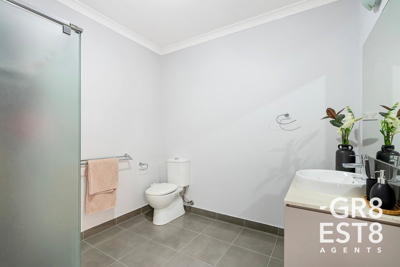 Photo - 12 Verve Circuit, Cranbourne West VIC 3977 - Image 6