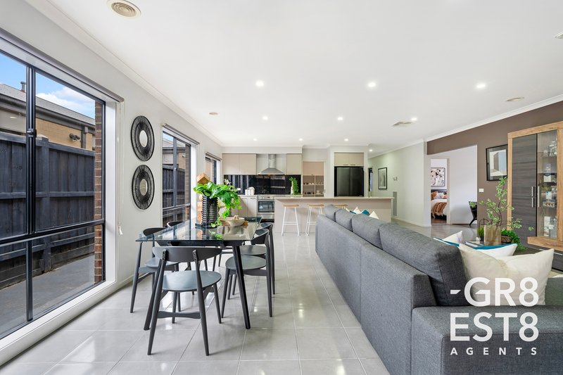 Photo - 12 Verve Circuit, Cranbourne West VIC 3977 - Image 9