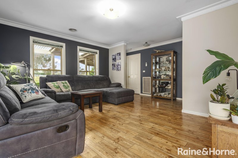 Photo - 12 Village Green Drive, Kyneton VIC 3444 - Image 4