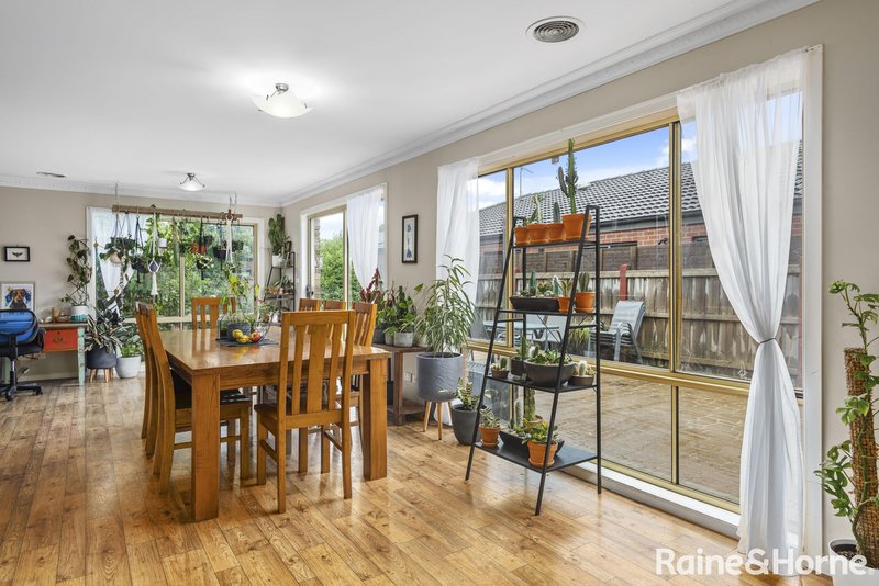 Photo - 12 Village Green Drive, Kyneton VIC 3444 - Image 7