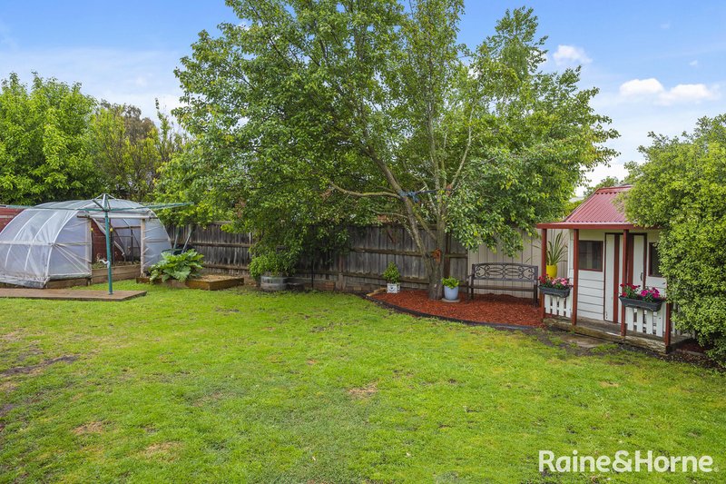 Photo - 12 Village Green Drive, Kyneton VIC 3444 - Image 15