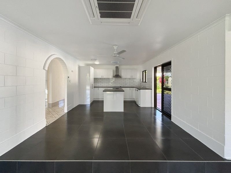 Photo - 12 Wakunai Close, Trinity Beach QLD 4879 - Image 4