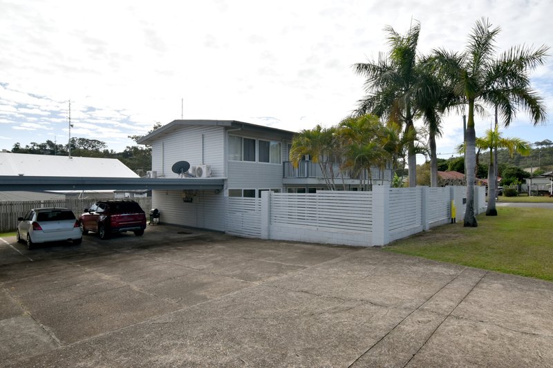 Photo - 1/2 Walters Avenue, West Gladstone QLD 4680 - Image 3