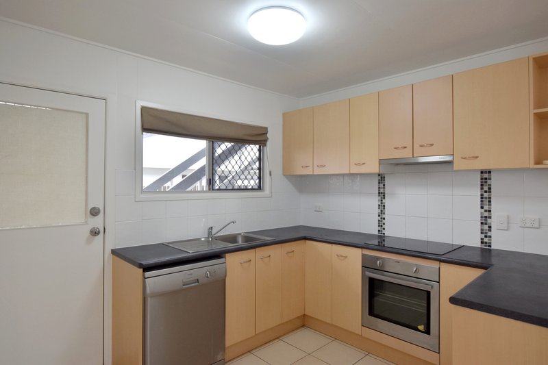 Photo - 1/2 Walters Avenue, West Gladstone QLD 4680 - Image 5