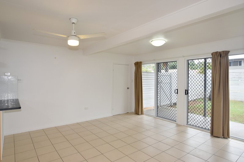 Photo - 1/2 Walters Avenue, West Gladstone QLD 4680 - Image 7