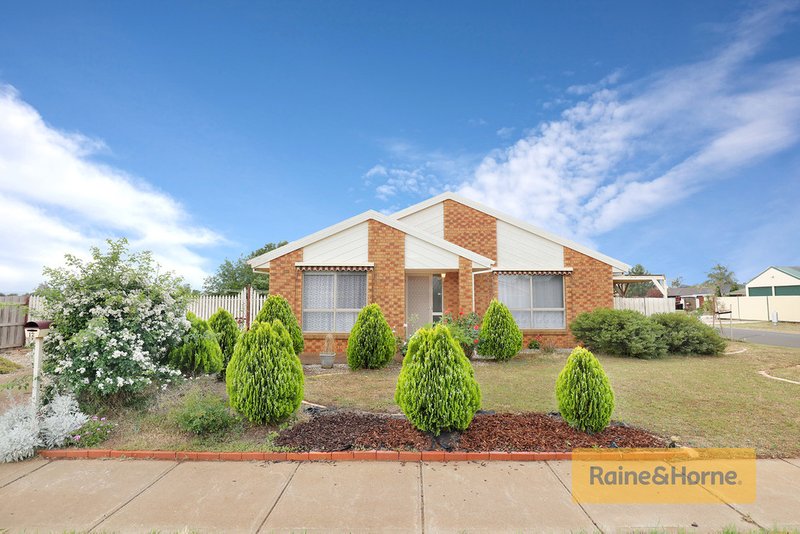 12 Walton Street, Melton South VIC 3338