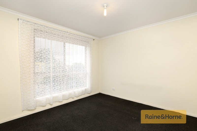 Photo - 12 Walton Street, Melton South VIC 3338 - Image 7