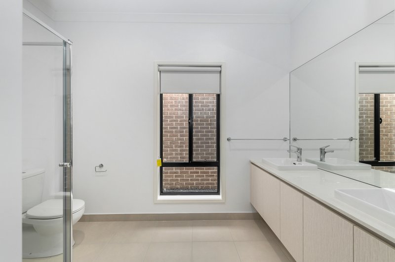 Photo - 12 Wander Way, Fraser Rise VIC 3336 - Image 5