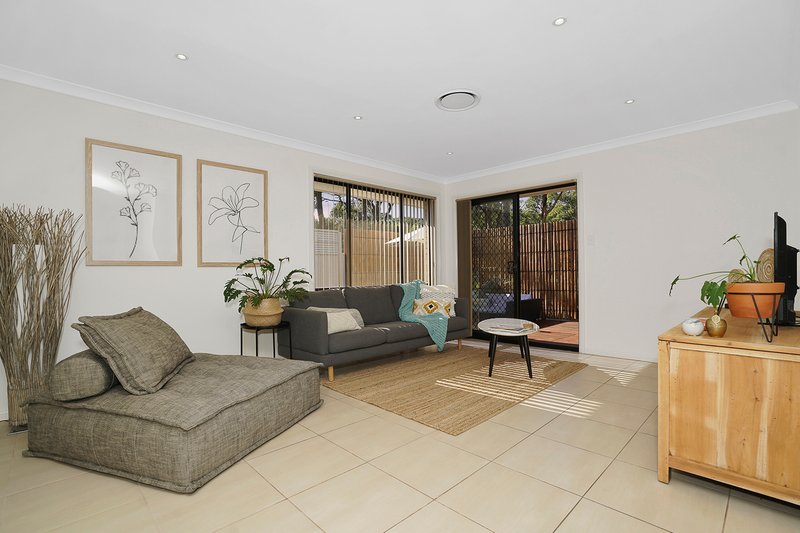 Photo - 12 Warburton Close, Macquarie Hills NSW 2285 - Image 5