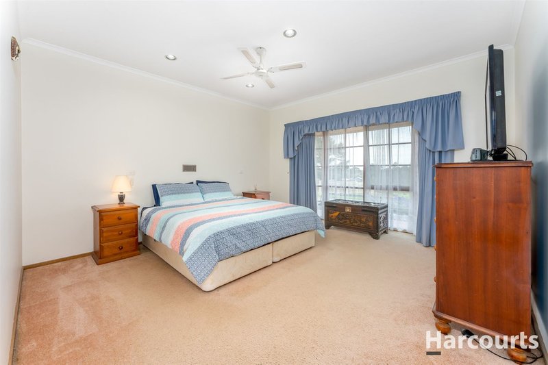 Photo - 12 Warraview Close, Warragul VIC 3820 - Image 10