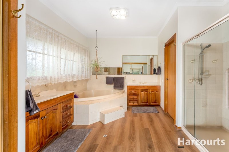 Photo - 12 Warraview Close, Warragul VIC 3820 - Image 11