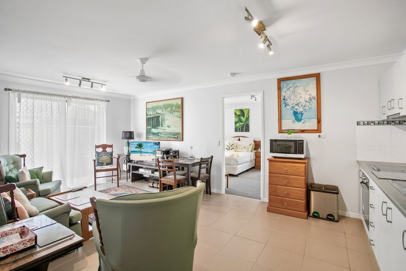 Photo - 12 Wategoes Street, Sandstone Point QLD 4511 - Image 8