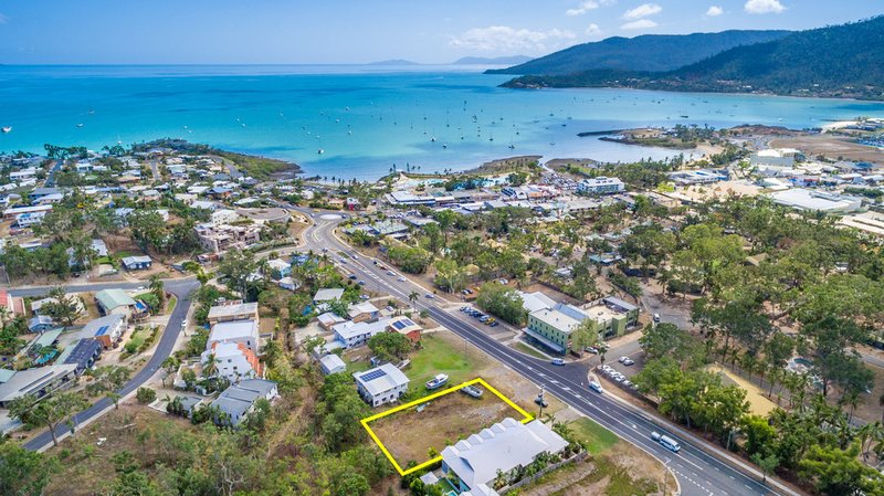 Photo - 12 Waterson Way, Airlie Beach QLD 4802 - Image 4