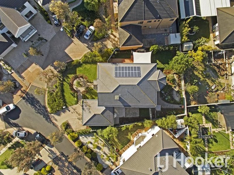 Photo - 12 Watersun Court, Sanctuary Lakes VIC 3030 - Image 18