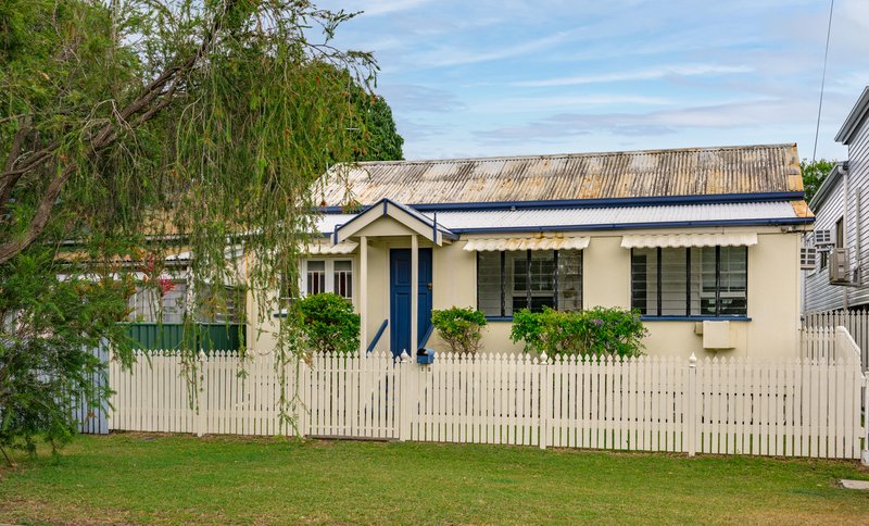 Photo - 12 Weinholt Street, Allenstown QLD 4700 - Image 2