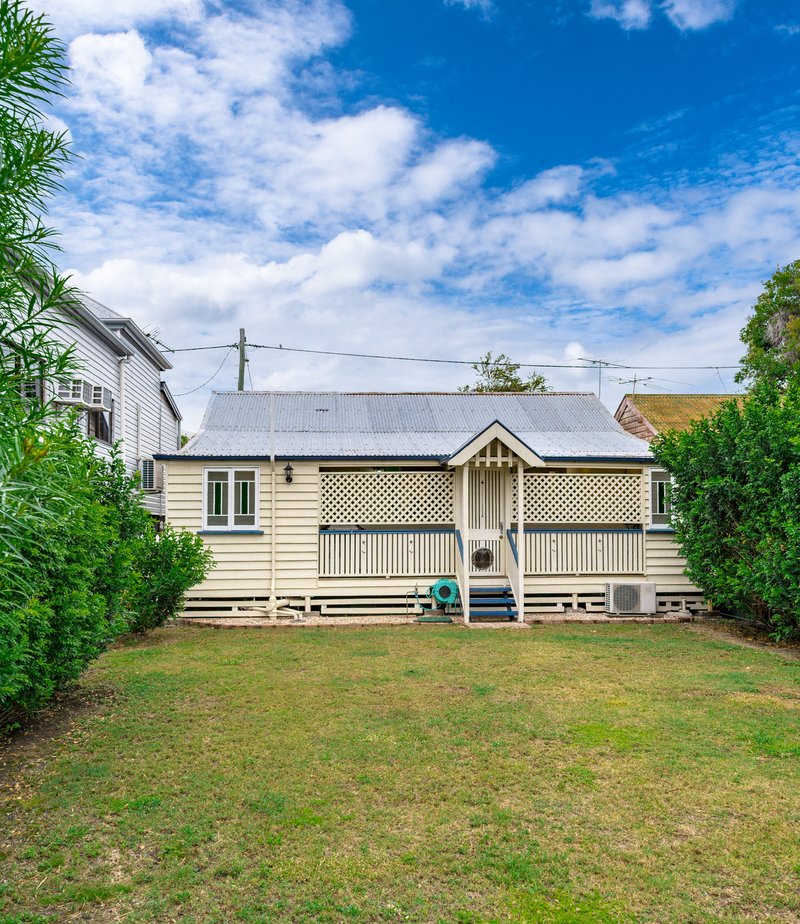 Photo - 12 Weinholt Street, Allenstown QLD 4700 - Image 27