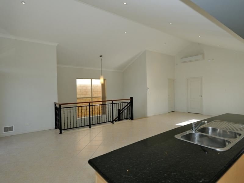 Photo - 12 Weld Street, Rockingham WA 6168 - Image 3