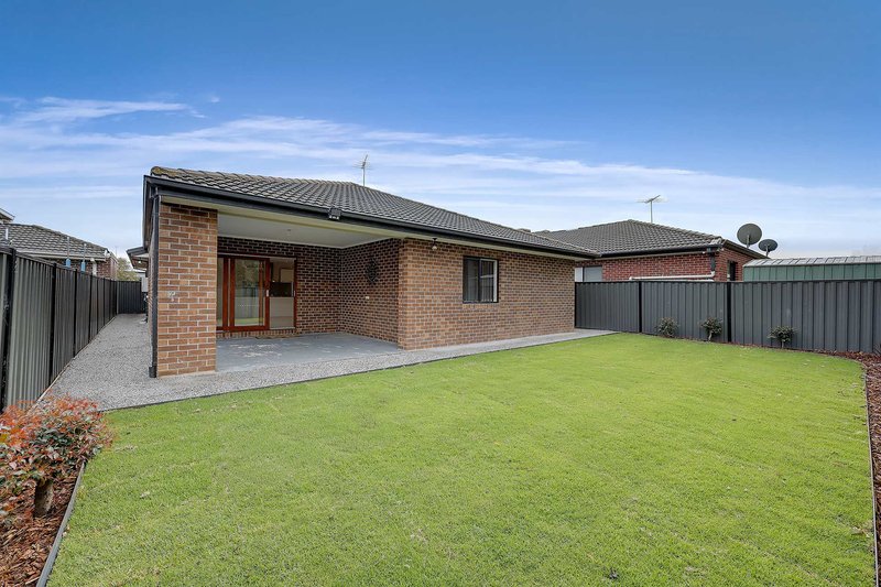 Photo - 12 Westbury Parkway, Roxburgh Park VIC 3064 - Image 2