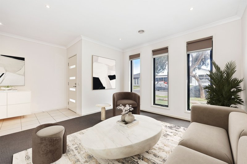 Photo - 12 Westbury Parkway, Roxburgh Park VIC 3064 - Image 4