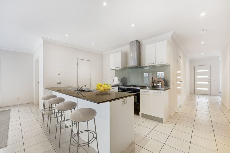 Photo - 12 Westbury Parkway, Roxburgh Park VIC 3064 - Image 6